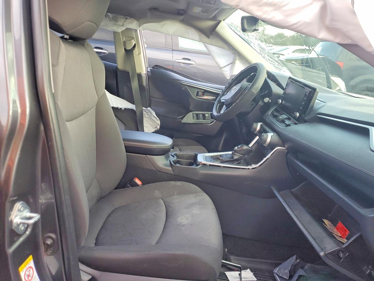 2019 TOYOTA RAV4 XLE photo 19