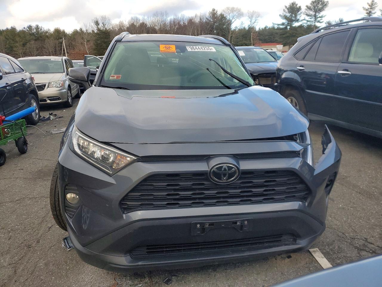 2019 TOYOTA RAV4 XLE photo 13