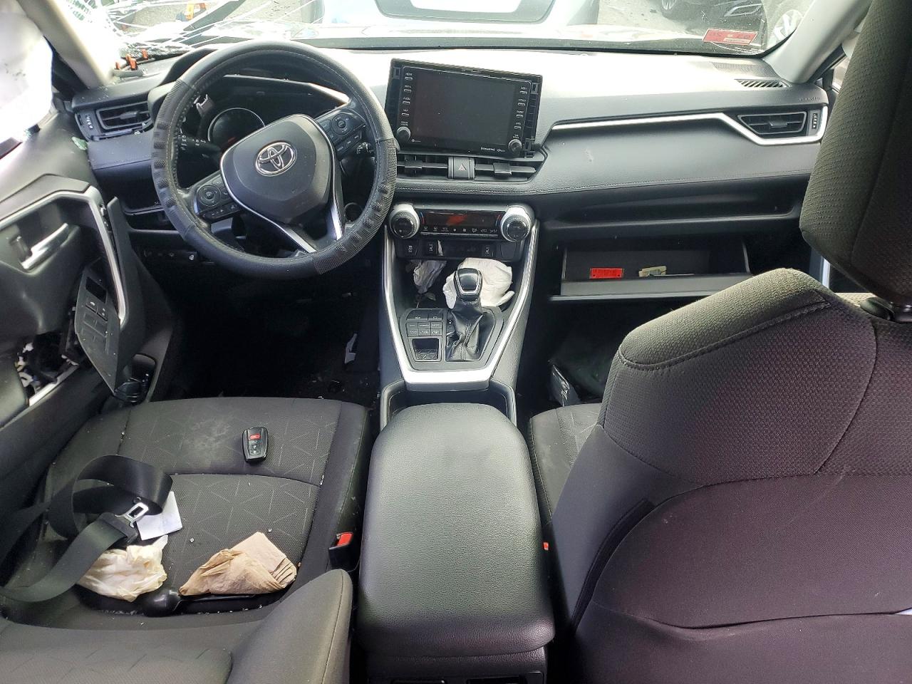 2019 TOYOTA RAV4 XLE photo 22
