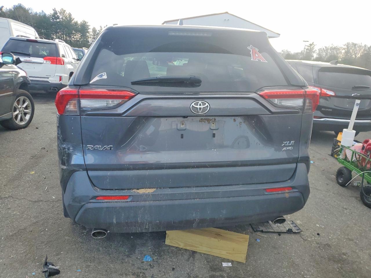 2019 TOYOTA RAV4 XLE photo 16