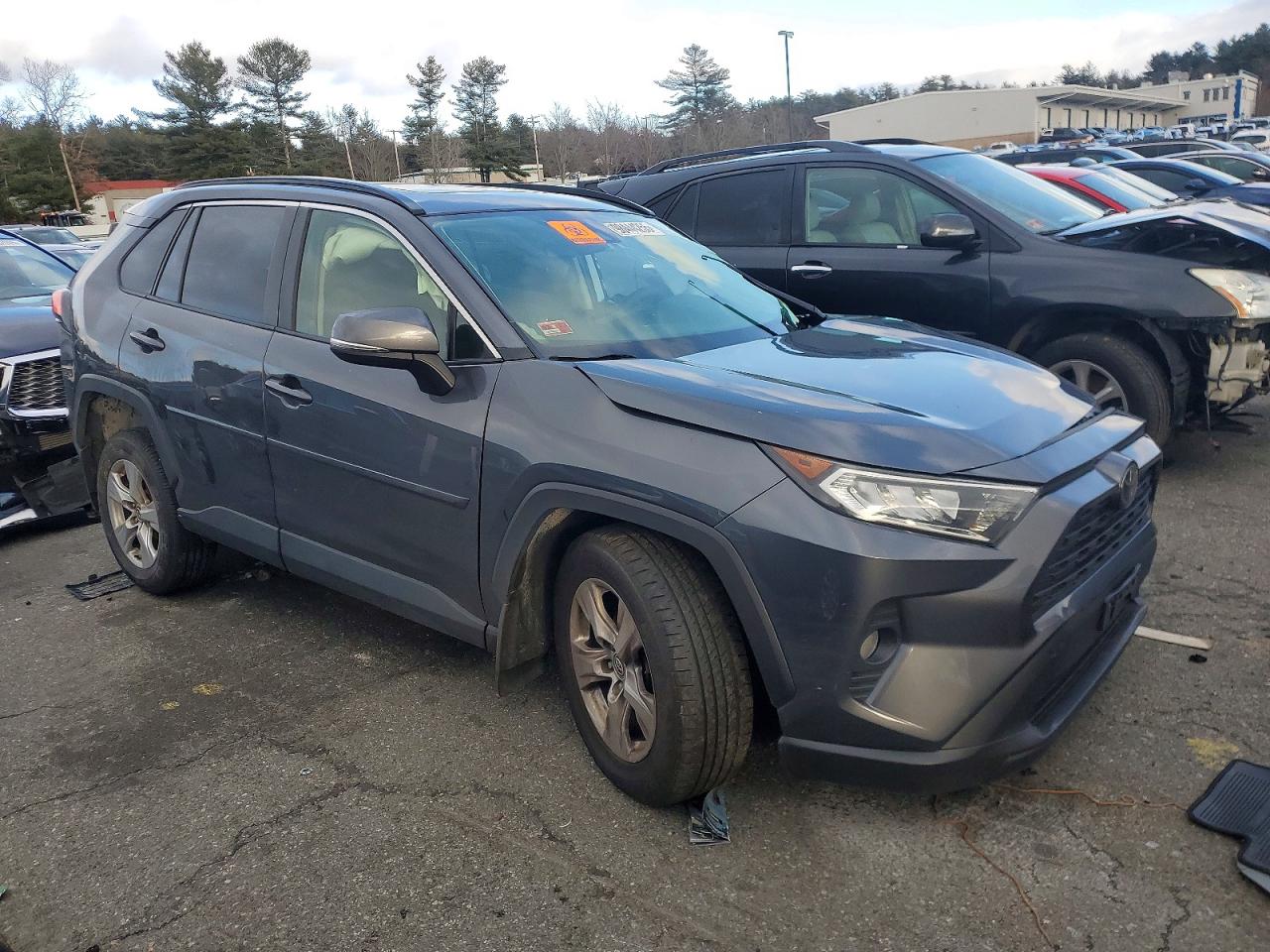 2019 TOYOTA RAV4 XLE photo 10