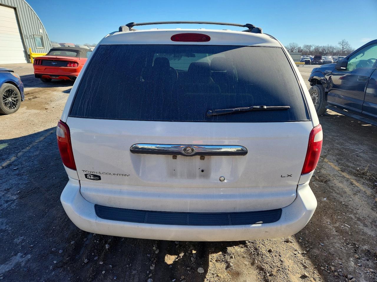 2001 CHRYSLER TOWN & COUNTRY LX photo 6