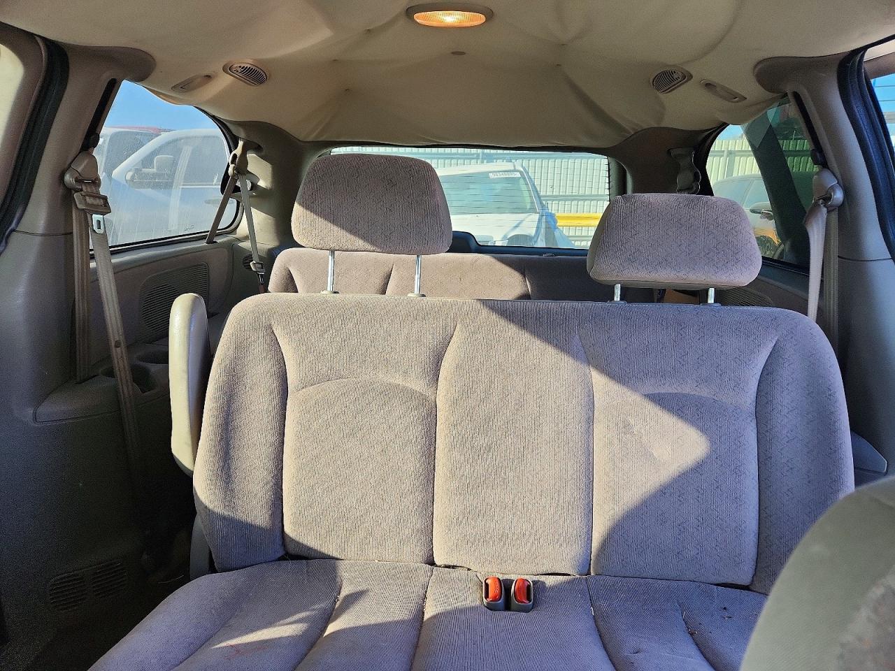2001 CHRYSLER TOWN & COUNTRY LX photo 10