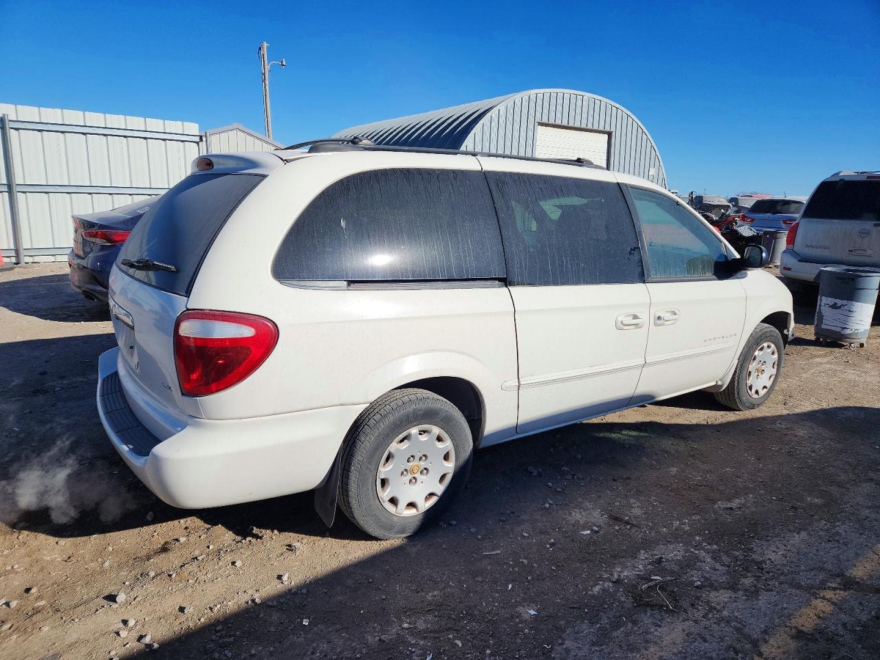 2001 CHRYSLER TOWN & COUNTRY LX photo 3