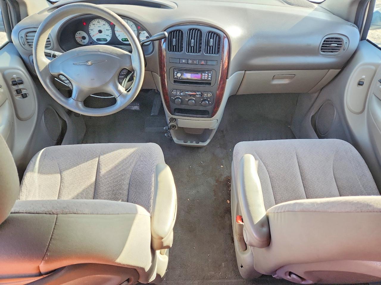 2001 CHRYSLER TOWN & COUNTRY LX photo 8