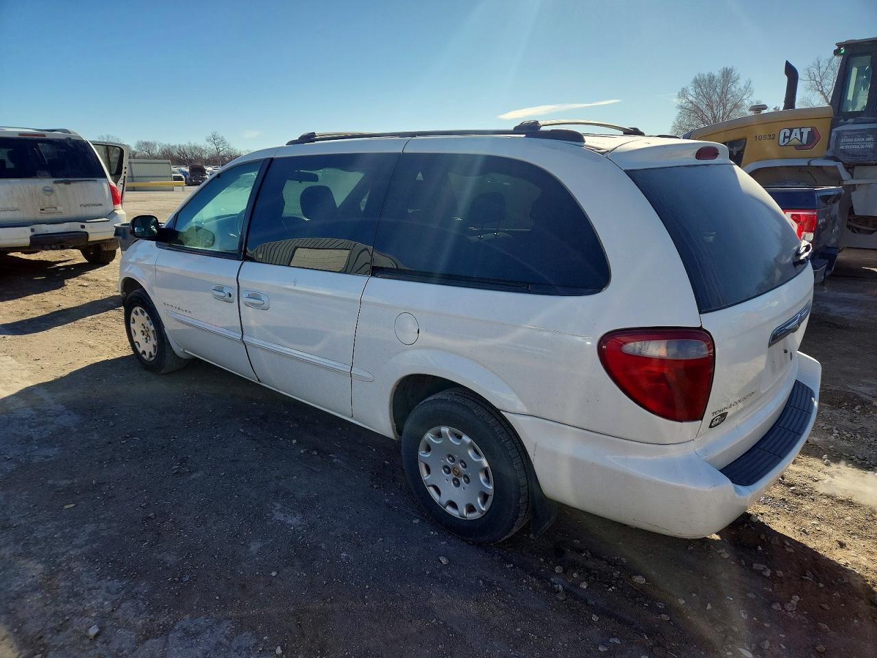 2001 CHRYSLER TOWN & COUNTRY LX photo 2