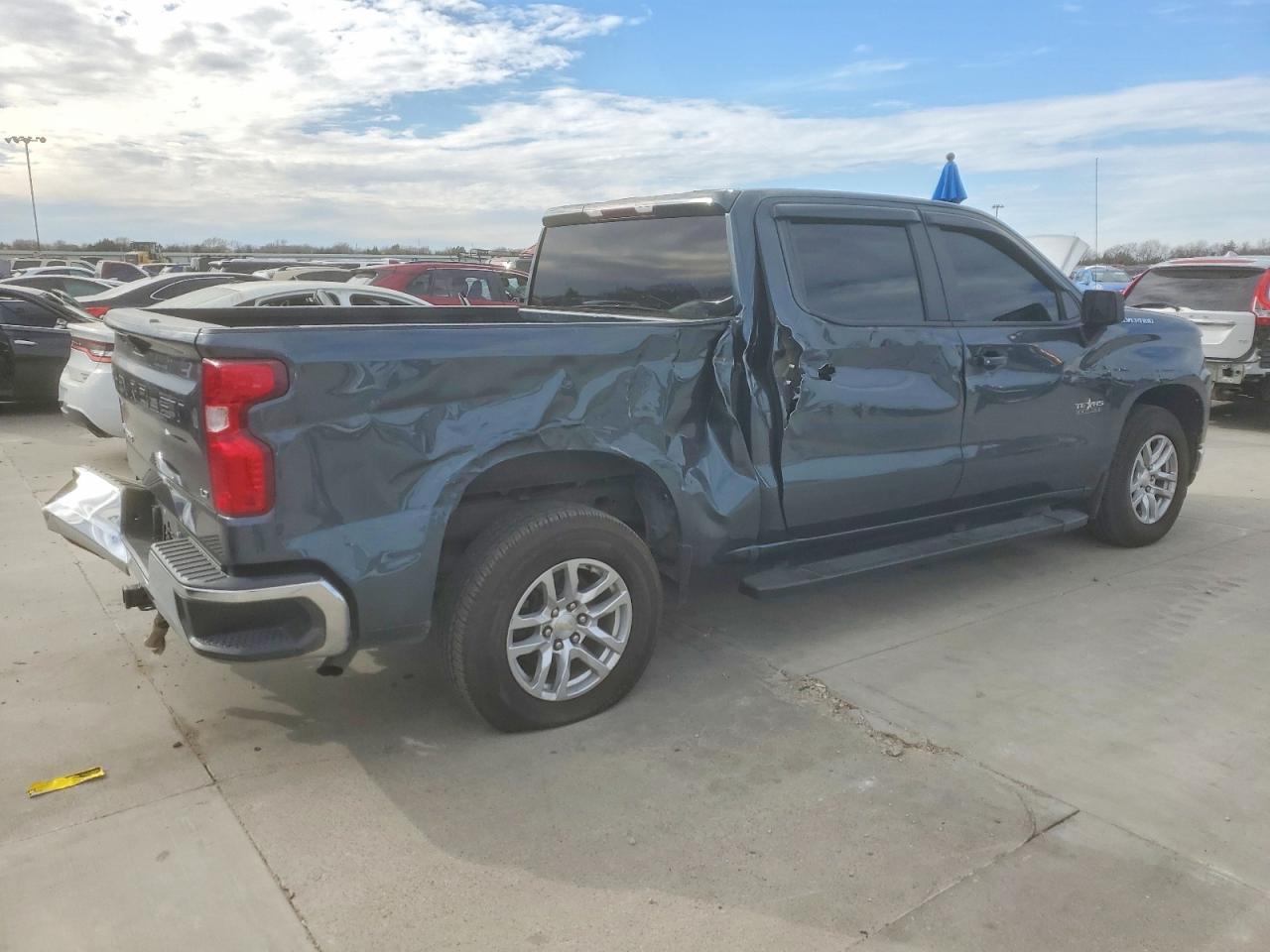 2020 CHEVROLET SILVERADO C1500 LT photo 3