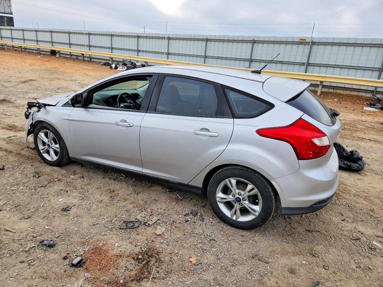 2014 FORD FOCUS SE photo 2