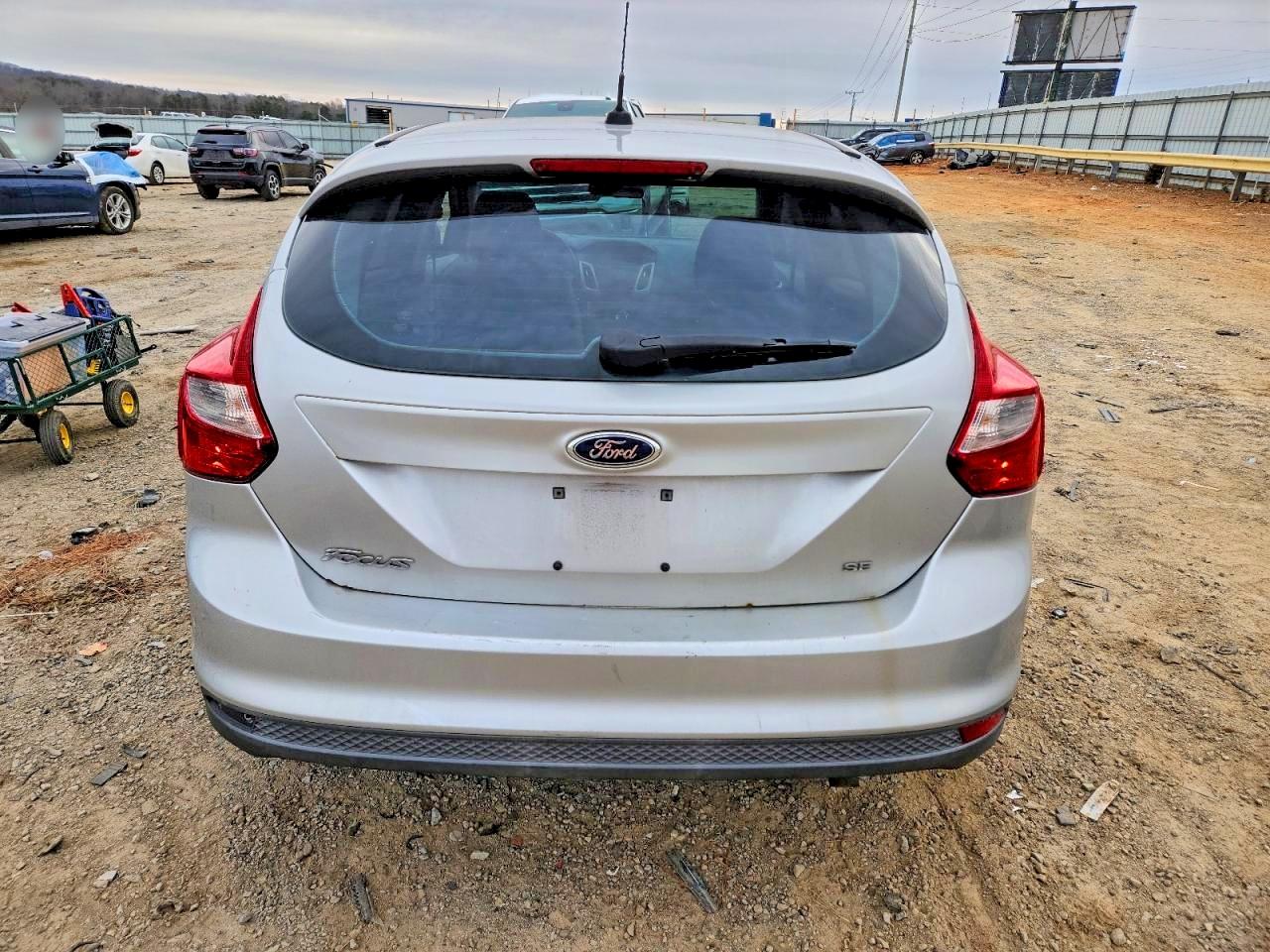 2014 FORD FOCUS SE photo 6