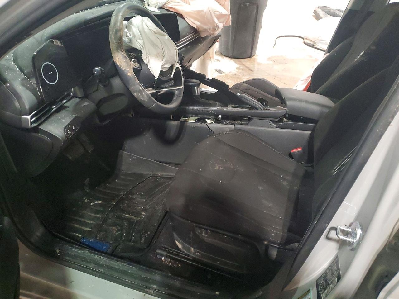 2024 HYUNDAI ELANTRA SEL photo 7