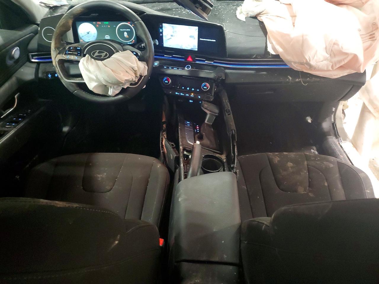 2024 HYUNDAI ELANTRA SEL photo 8