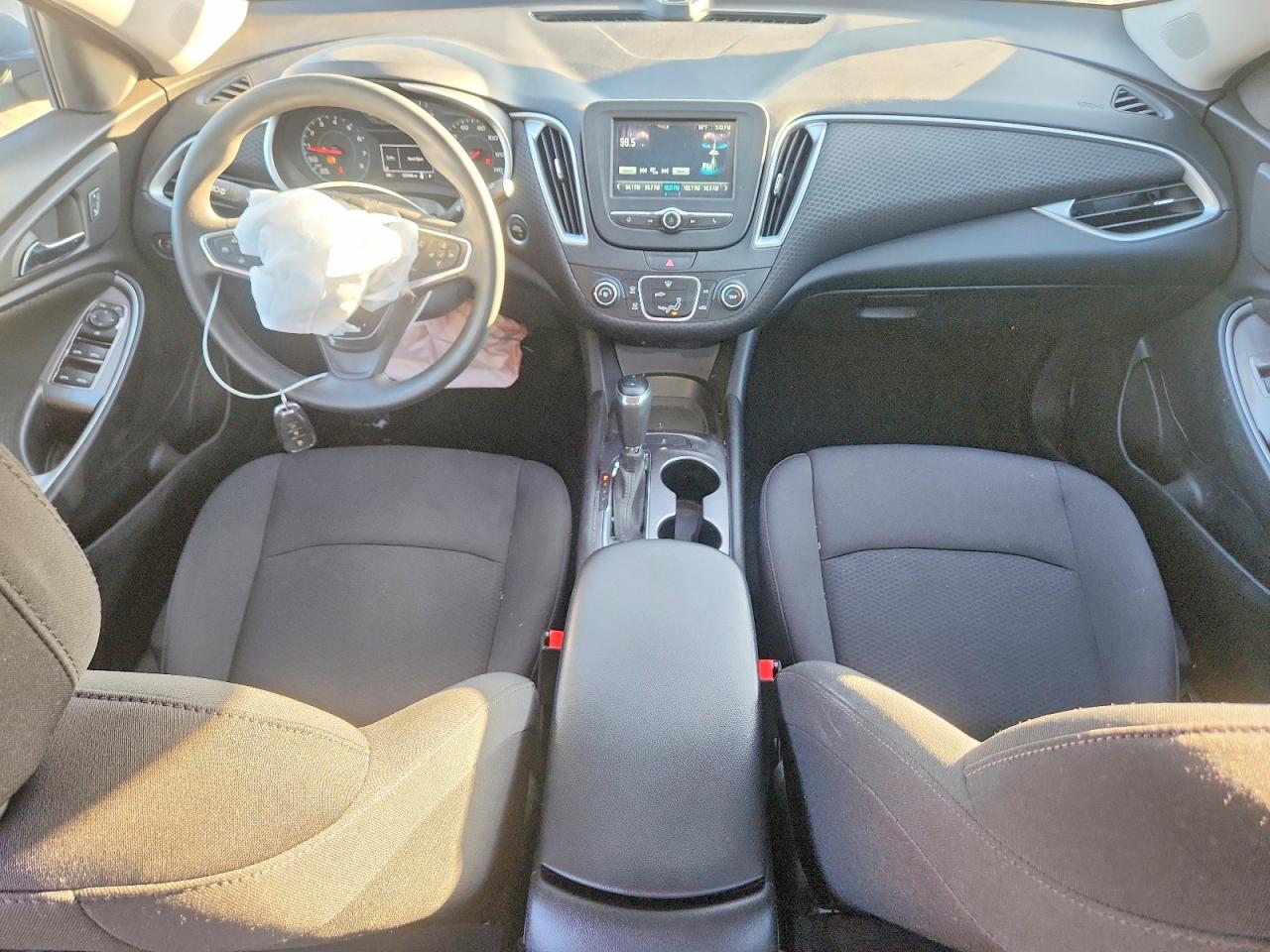 2018 CHEVROLET MALIBU photo 8