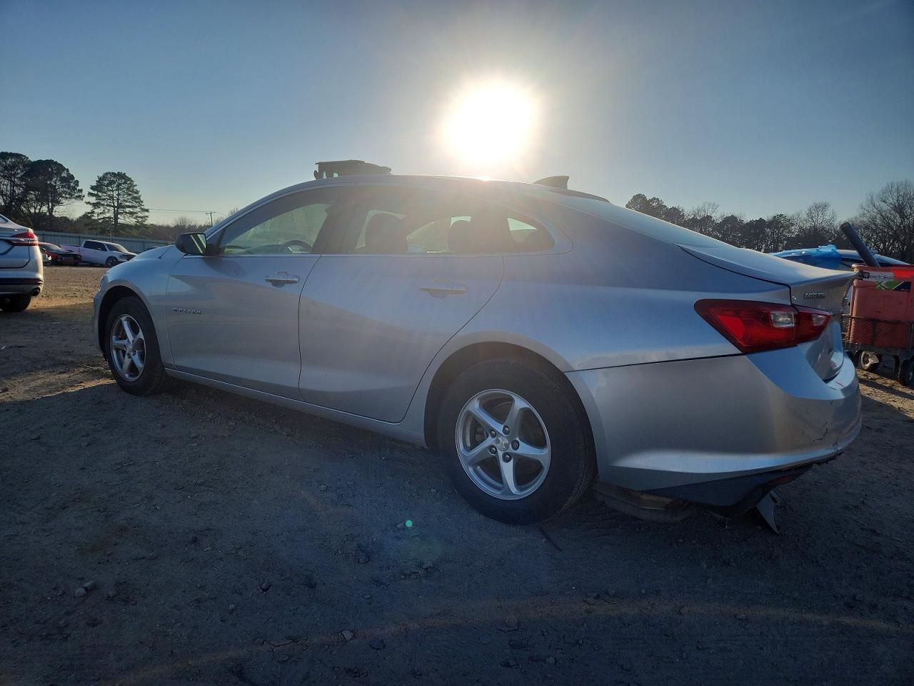 2018 CHEVROLET MALIBU photo 2