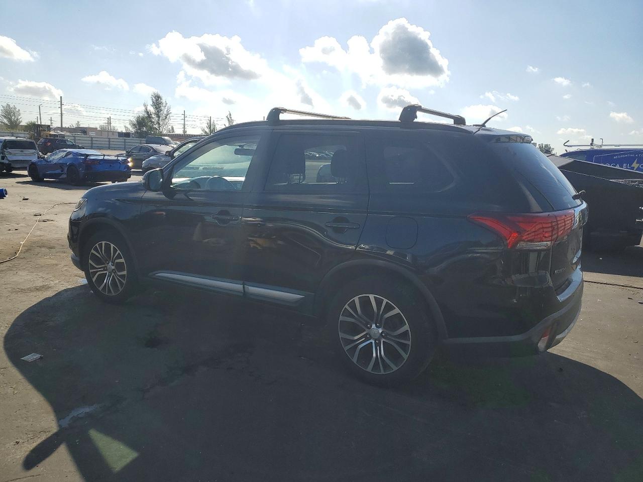 2016 MITSUBISHI OUTLANDER SE photo 2