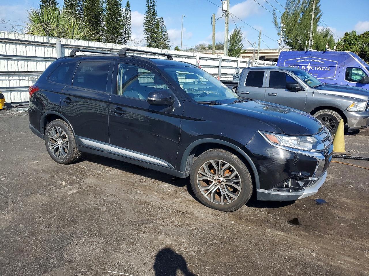 2016 MITSUBISHI OUTLANDER SE photo 4