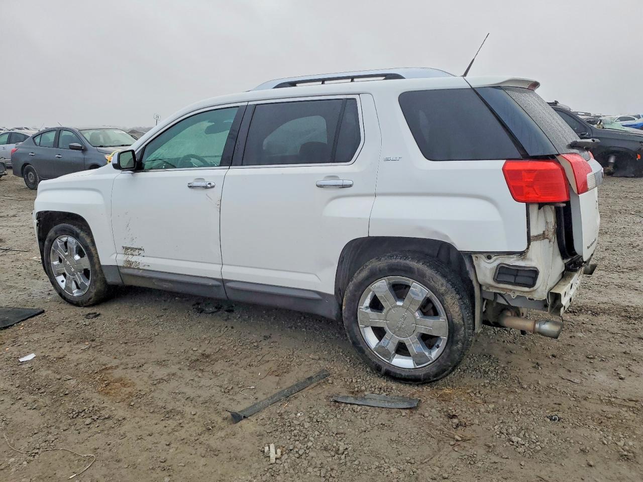 2011 GMC TERRAIN SLT photo 3