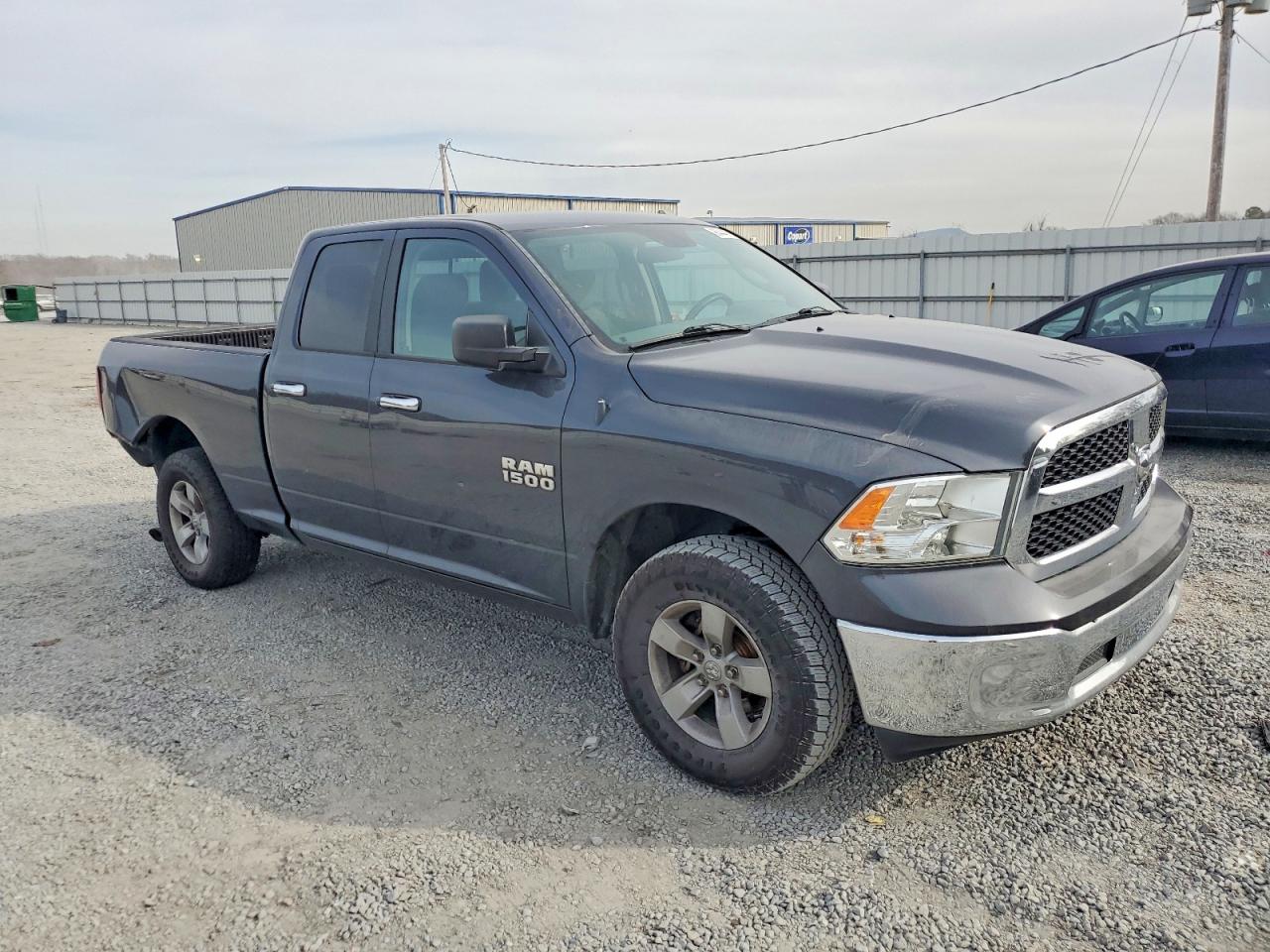 2017 RAM 1500 SLT photo 4