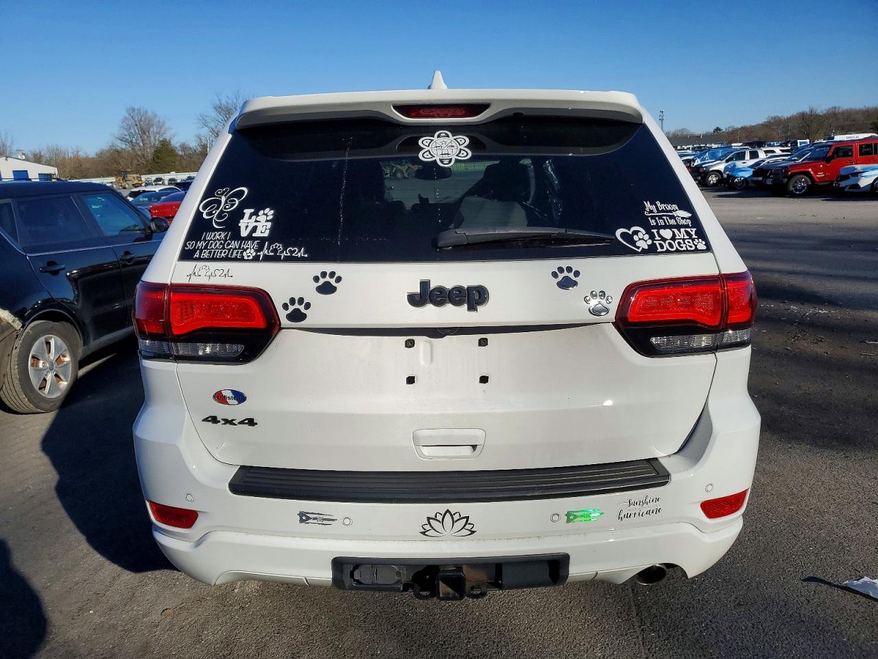2020 JEEP GRAND CHEROKEE LAREDO photo 6