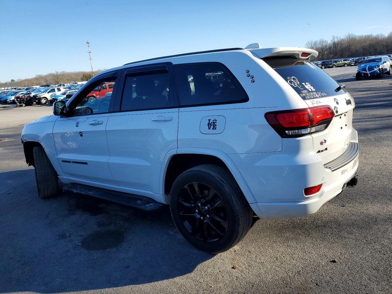 2020 JEEP GRAND CHEROKEE LAREDO photo 2