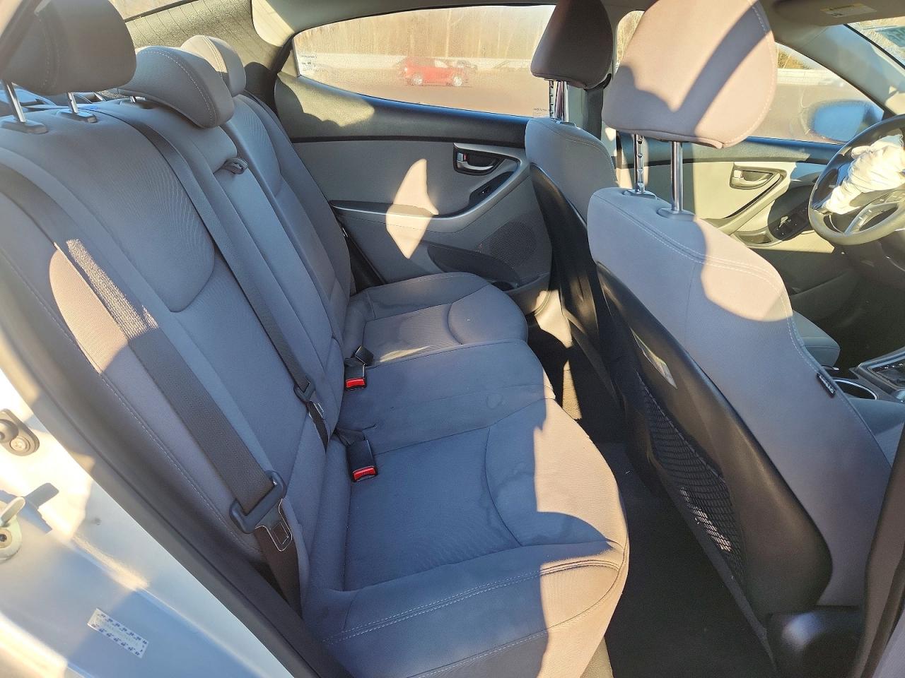 2016 HYUNDAI ELANTRA SE photo 10