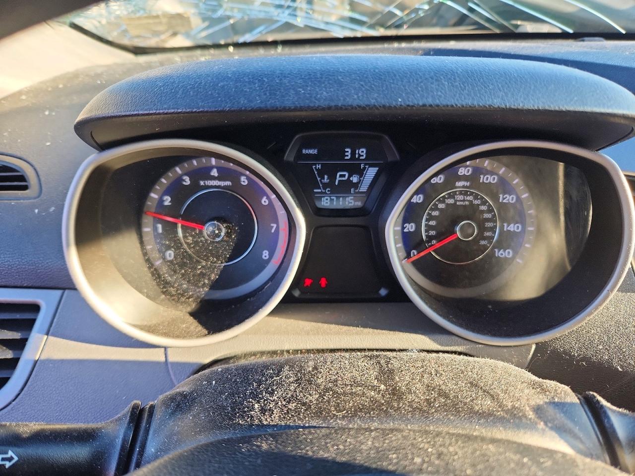 2016 HYUNDAI ELANTRA SE photo 9