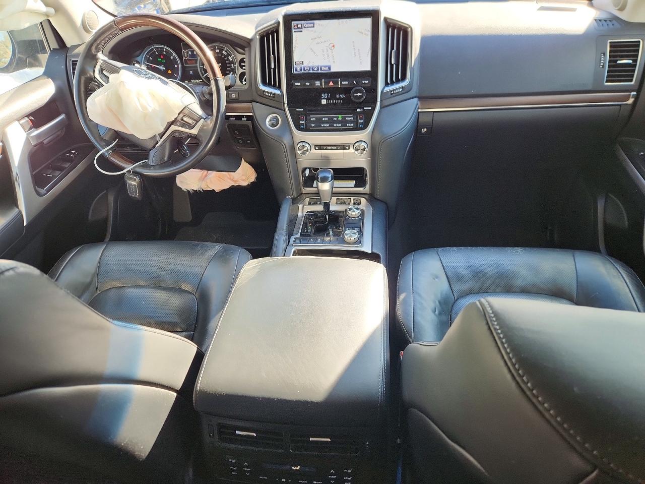 2019 TOYOTA LAND CRUISER VX-R photo 8