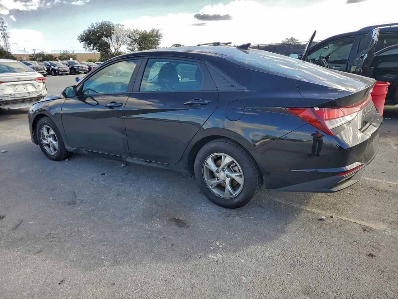2023 HYUNDAI ELANTRA SE photo 2