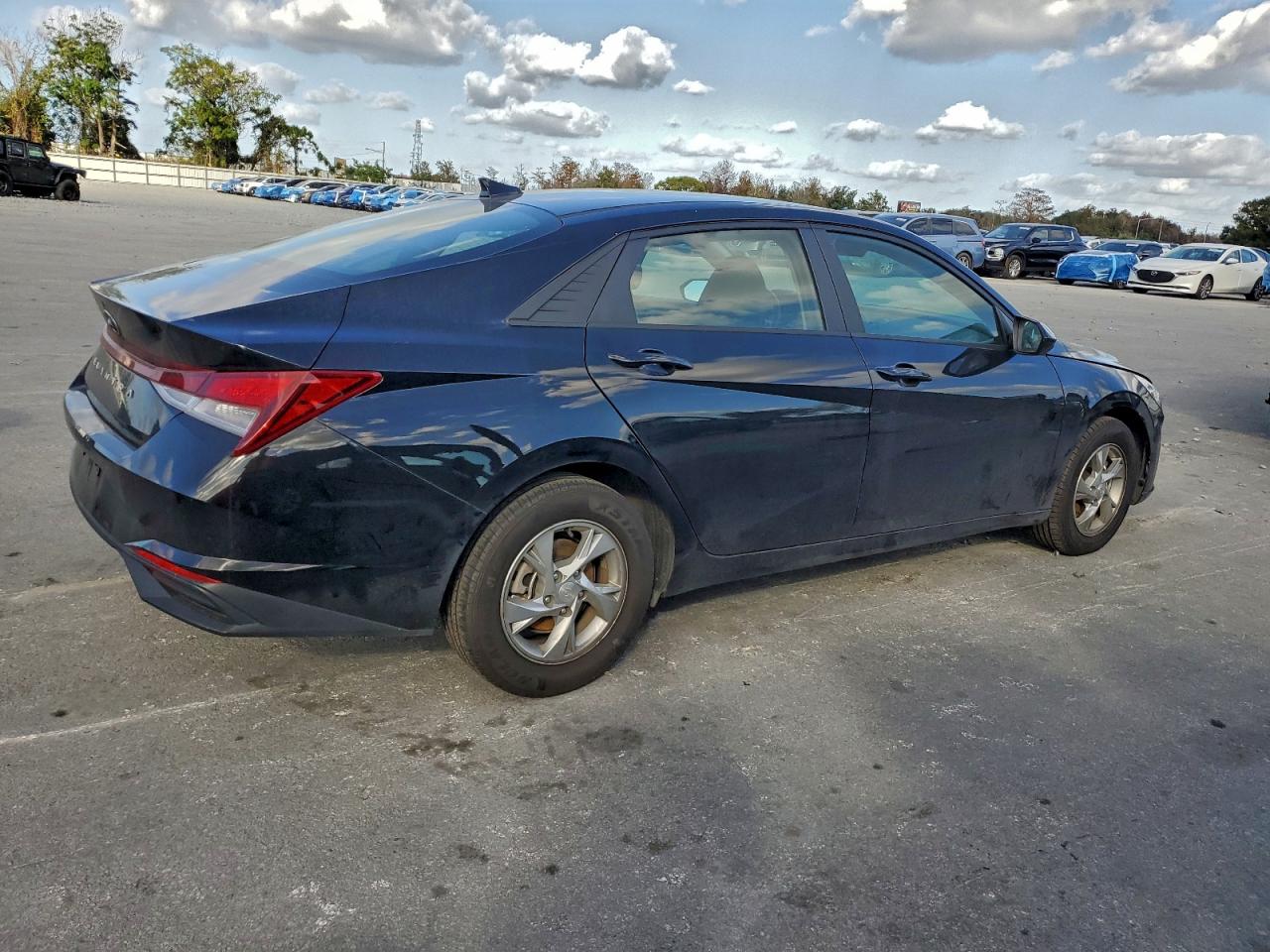 2023 HYUNDAI ELANTRA SE photo 3