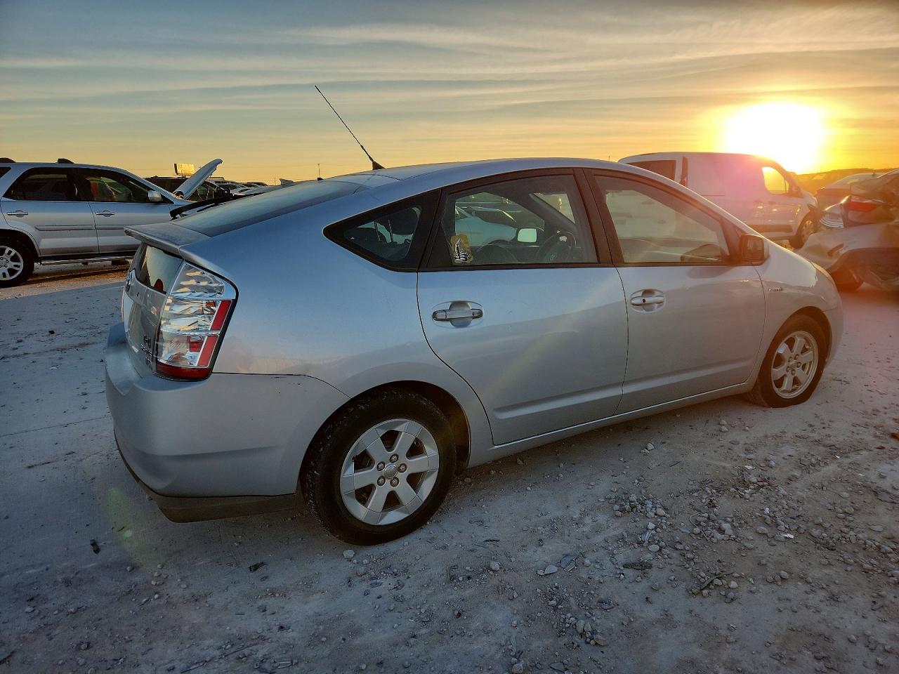 2008 TOYOTA PRIUS BASE photo 3