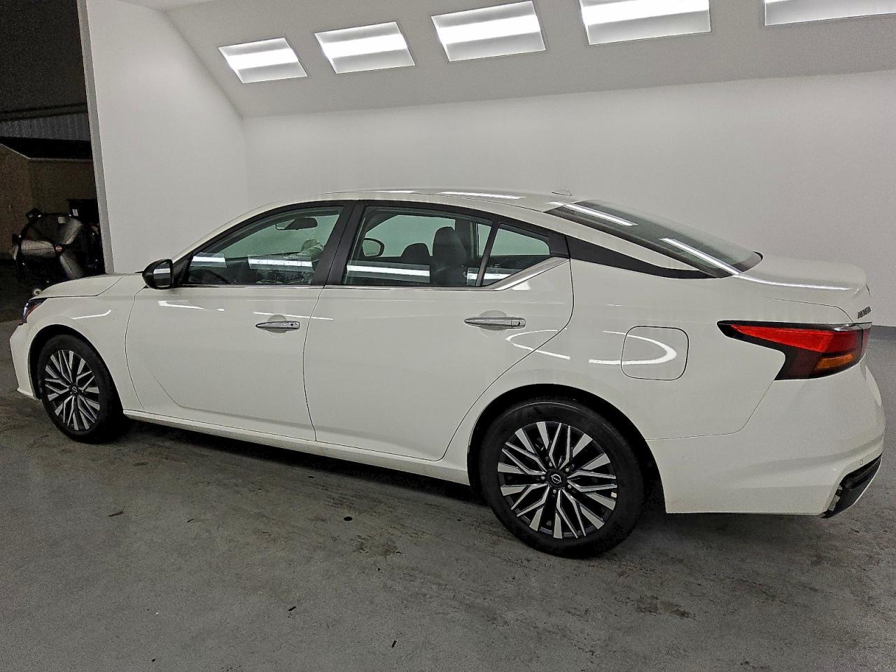 2025 NISSAN ALTIMA SV photo 4