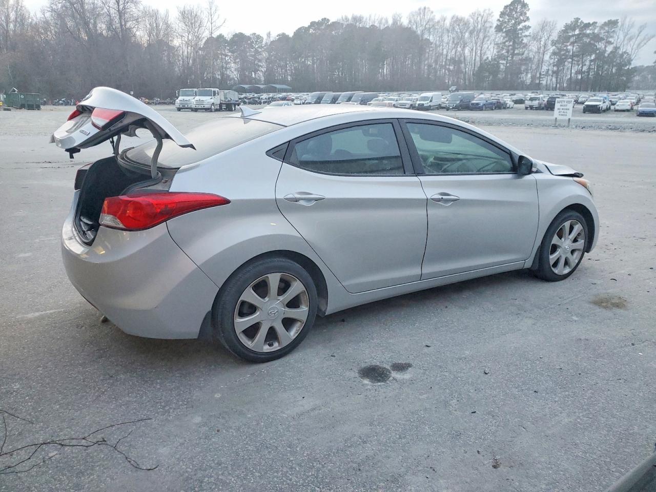 2013 HYUNDAI ELANTRA GLS photo 3