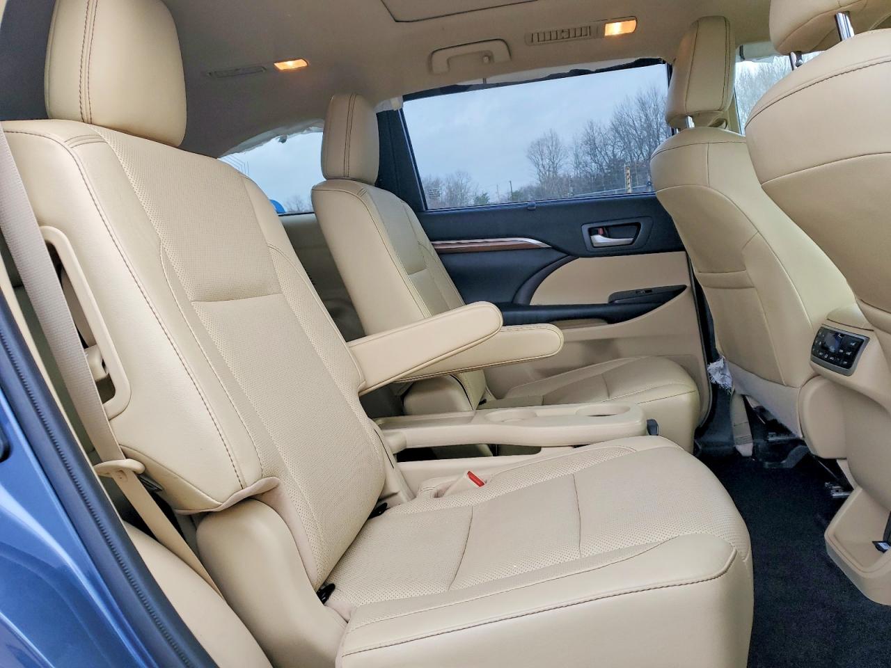 2019 TOYOTA HIGHLANDER LIMITED photo 11