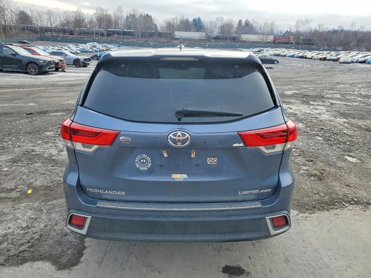 2019 TOYOTA HIGHLANDER LIMITED photo 6