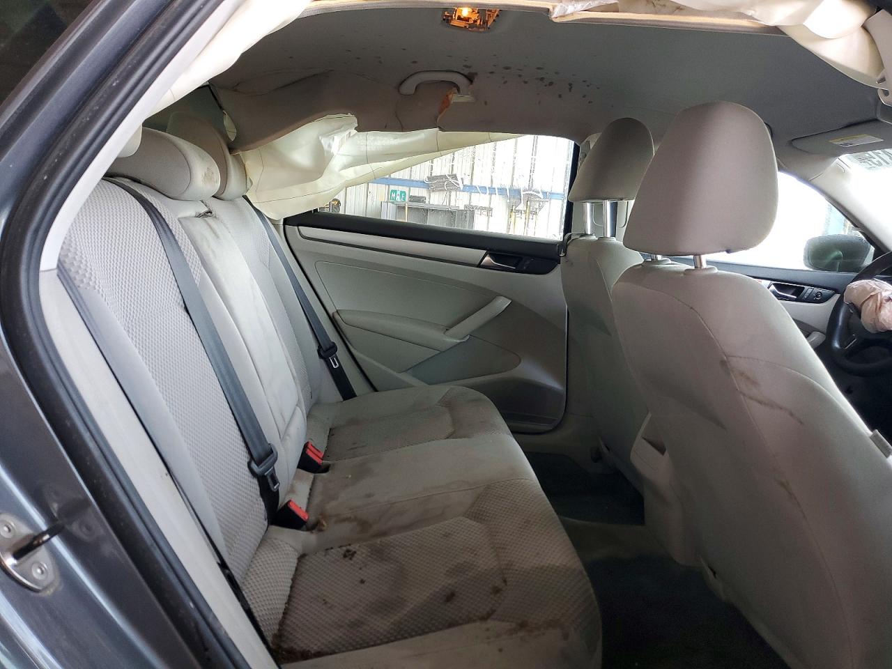 2014 VOLKSWAGEN PASSAT S photo 19