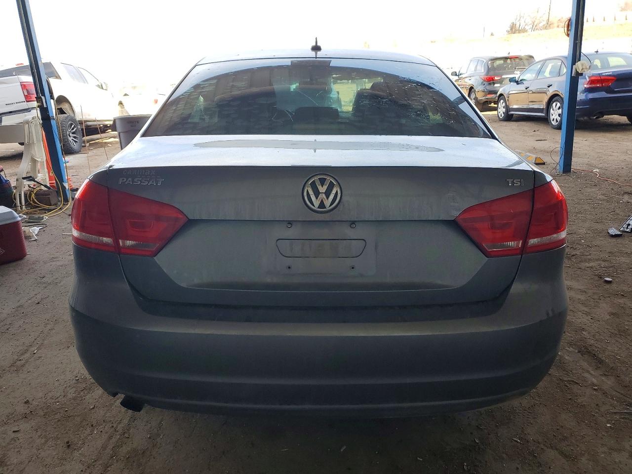 2014 VOLKSWAGEN PASSAT S photo 11