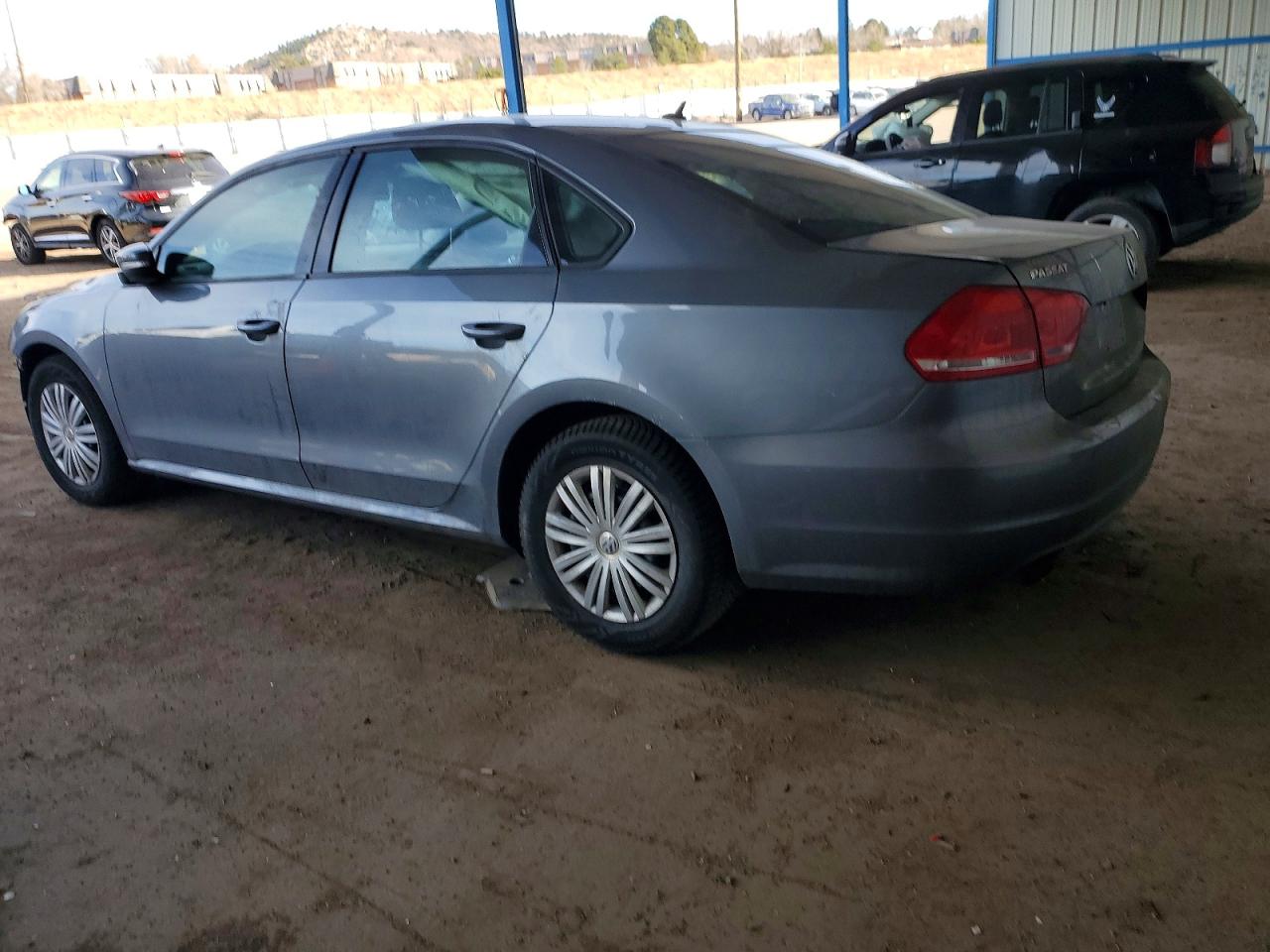 2014 VOLKSWAGEN PASSAT S photo 3