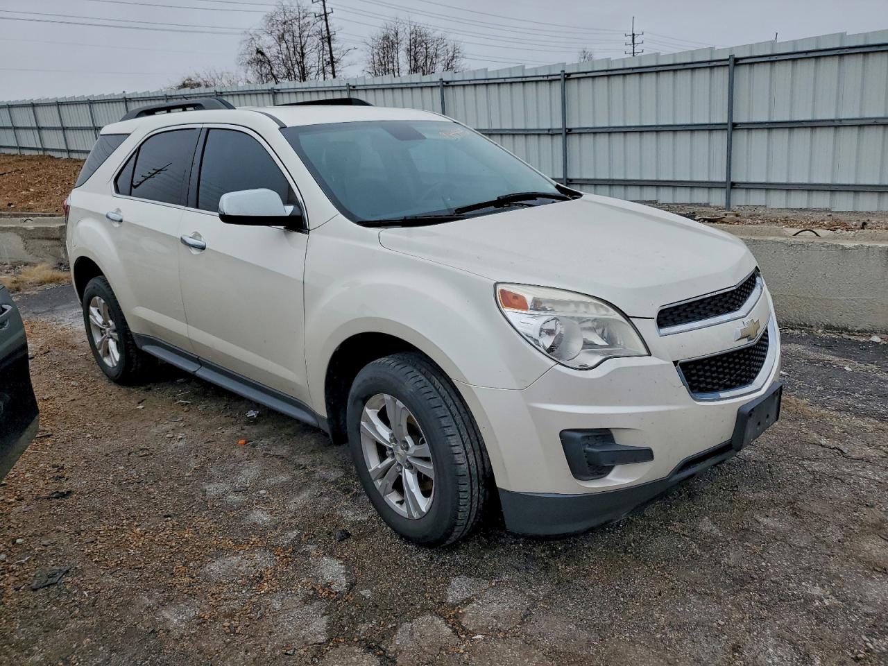 2015 CHEVROLET EQUINOX LT photo 4
