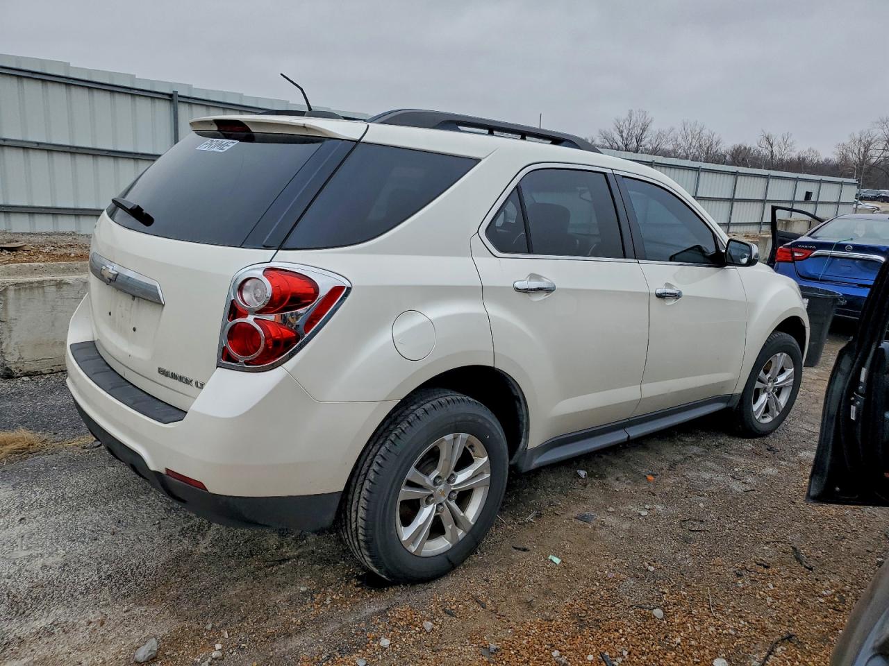 2015 CHEVROLET EQUINOX LT photo 3