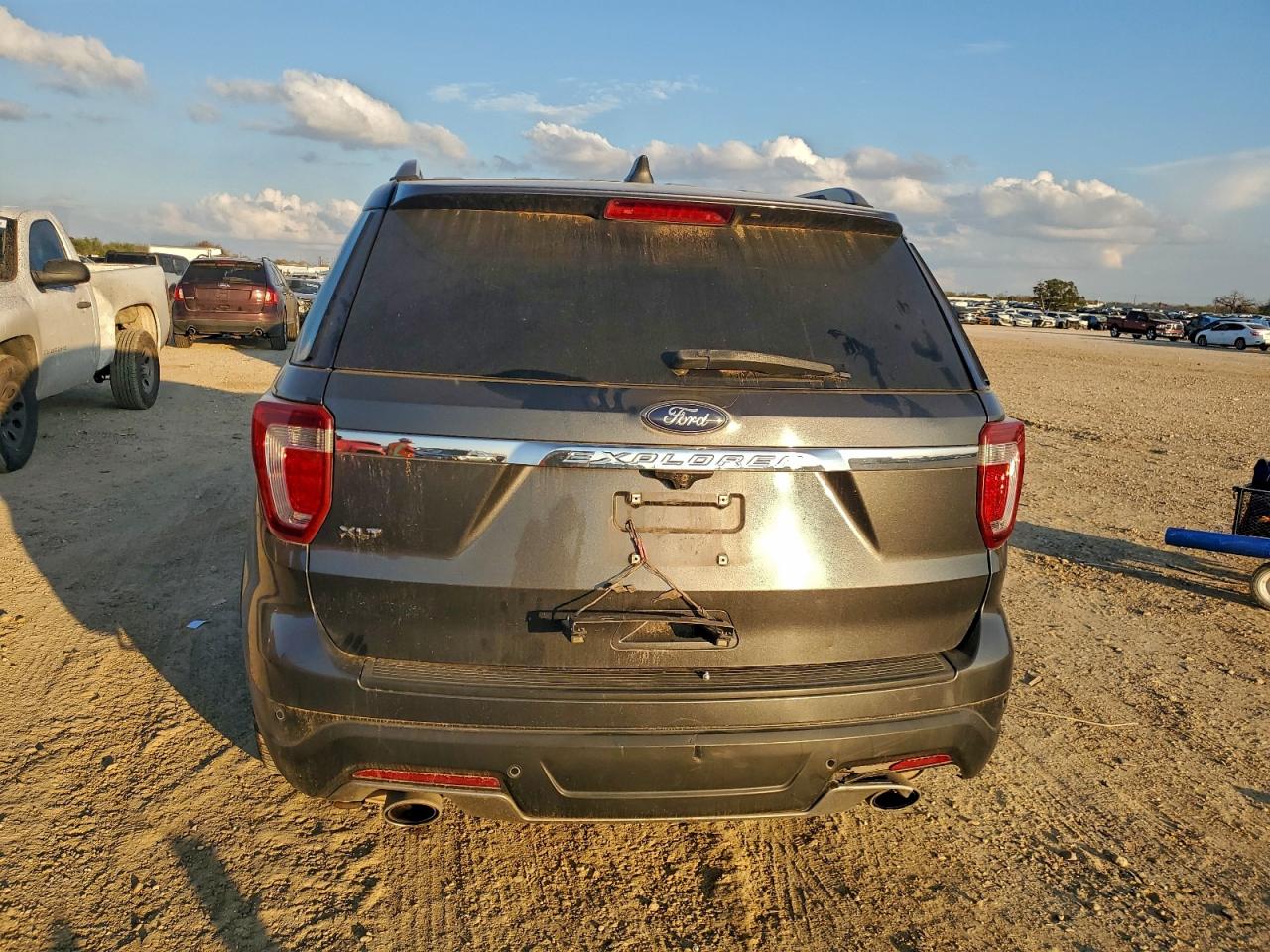 2018 FORD EXPLORER XLT photo 6