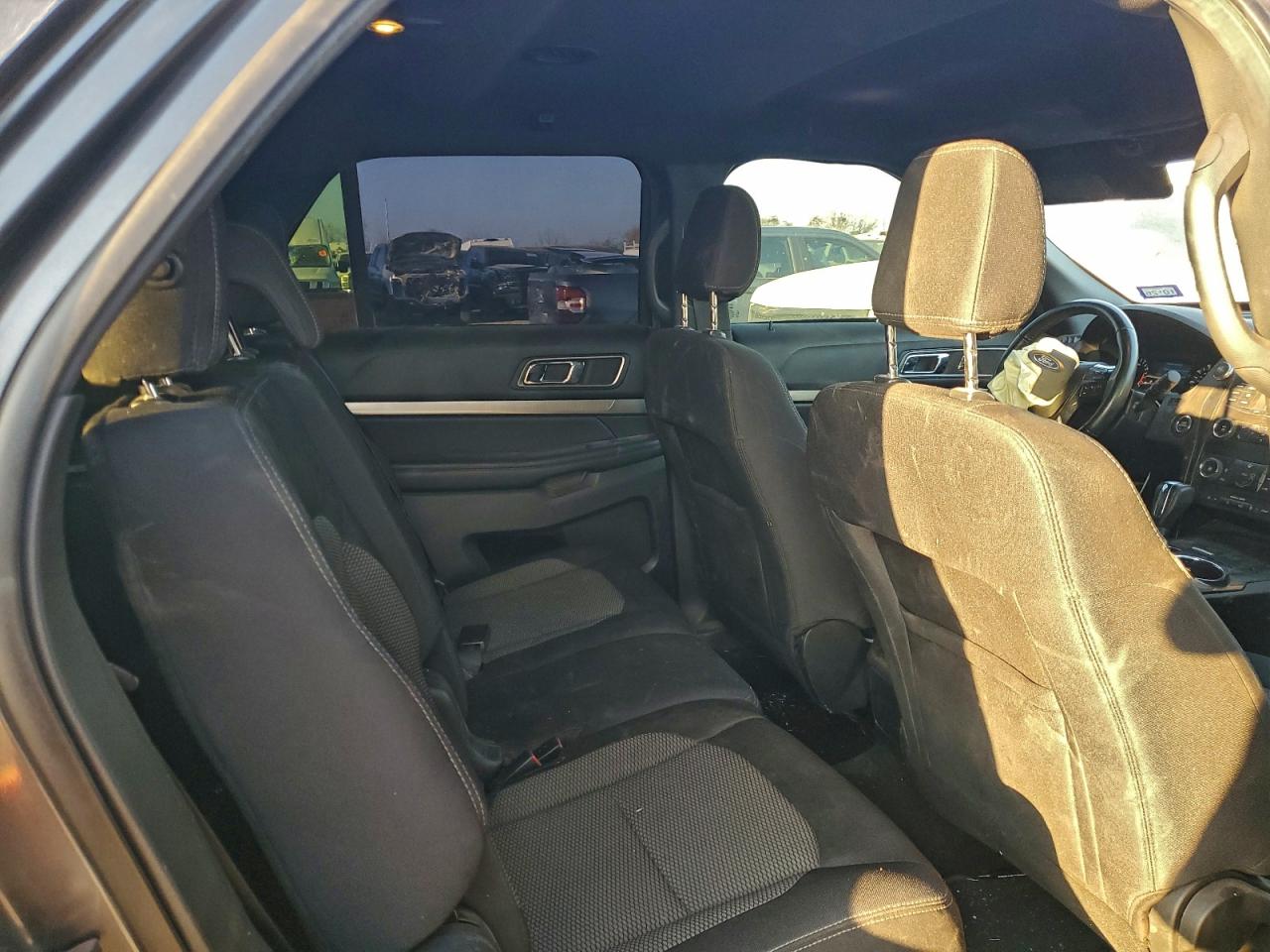 2018 FORD EXPLORER XLT photo 10