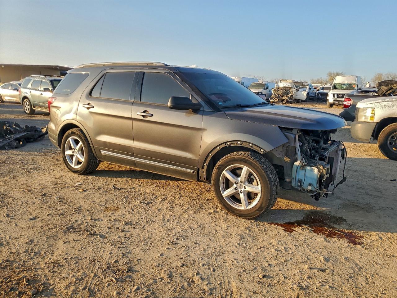2018 FORD EXPLORER XLT photo 4