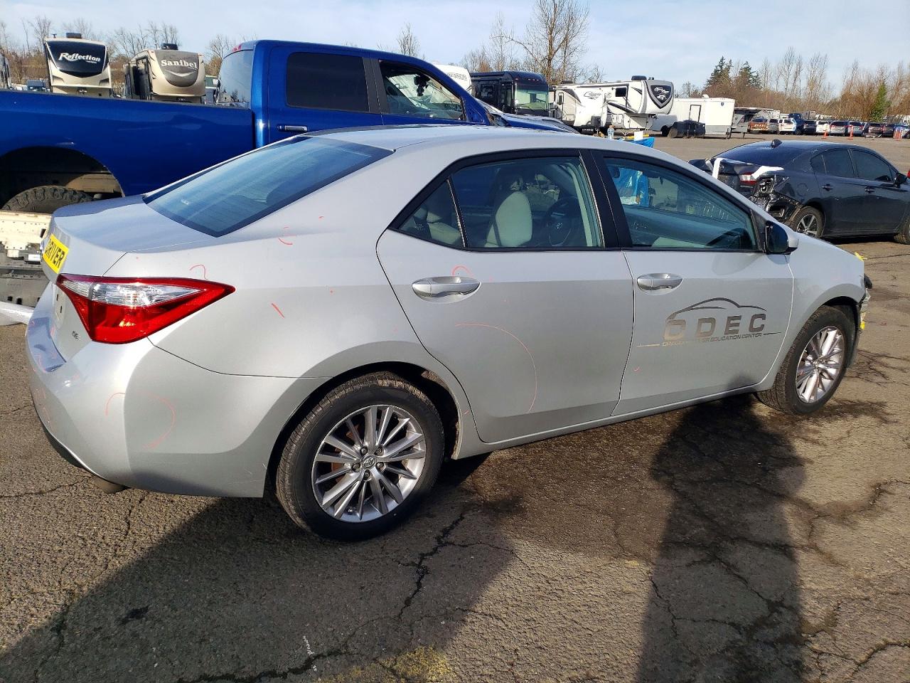 2015 TOYOTA COROLLA photo 3