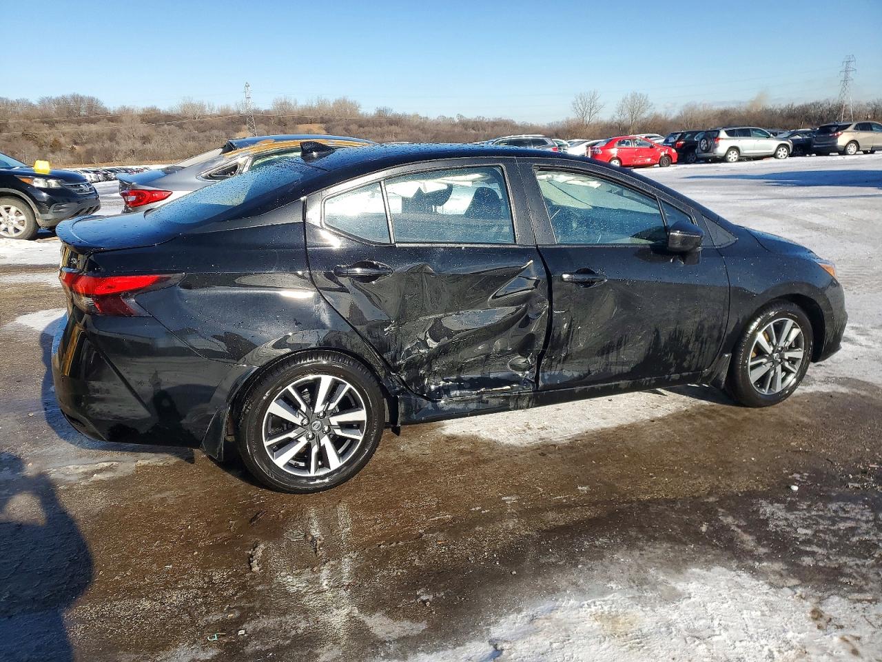 2021 NISSAN VERSA SV photo 3