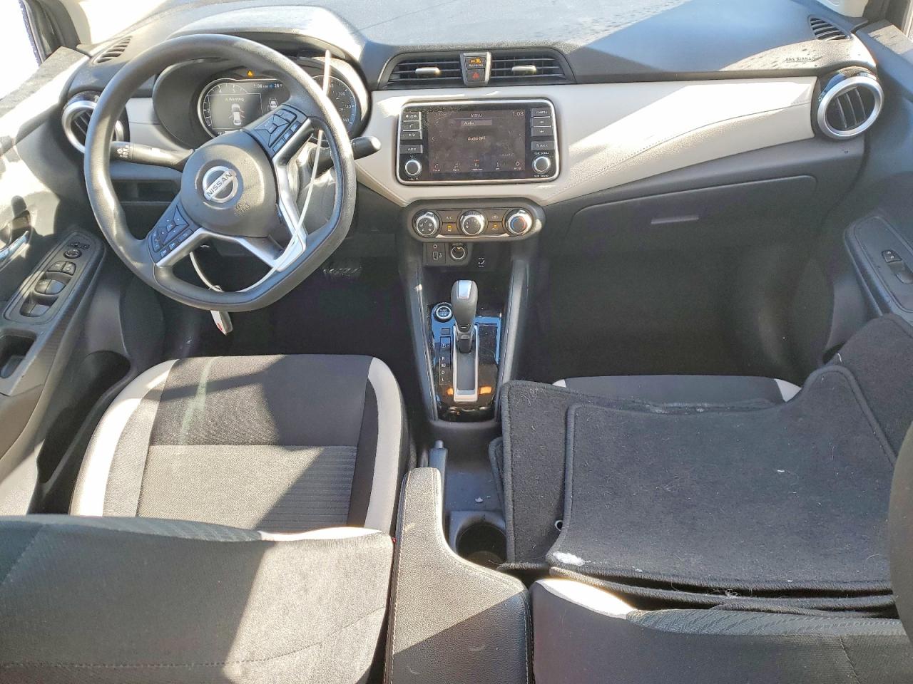 2021 NISSAN VERSA SV photo 8