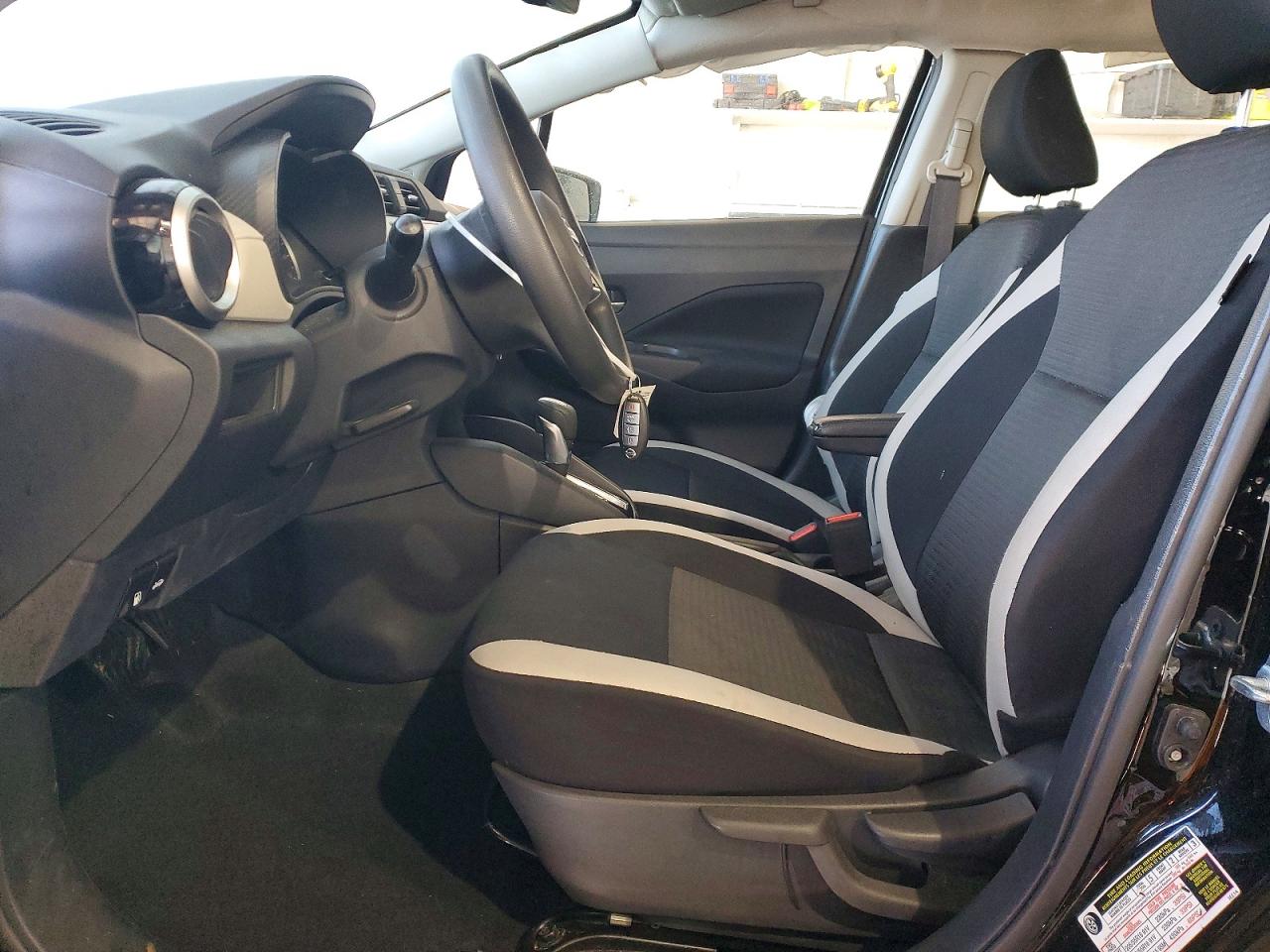 2021 NISSAN VERSA SV photo 7