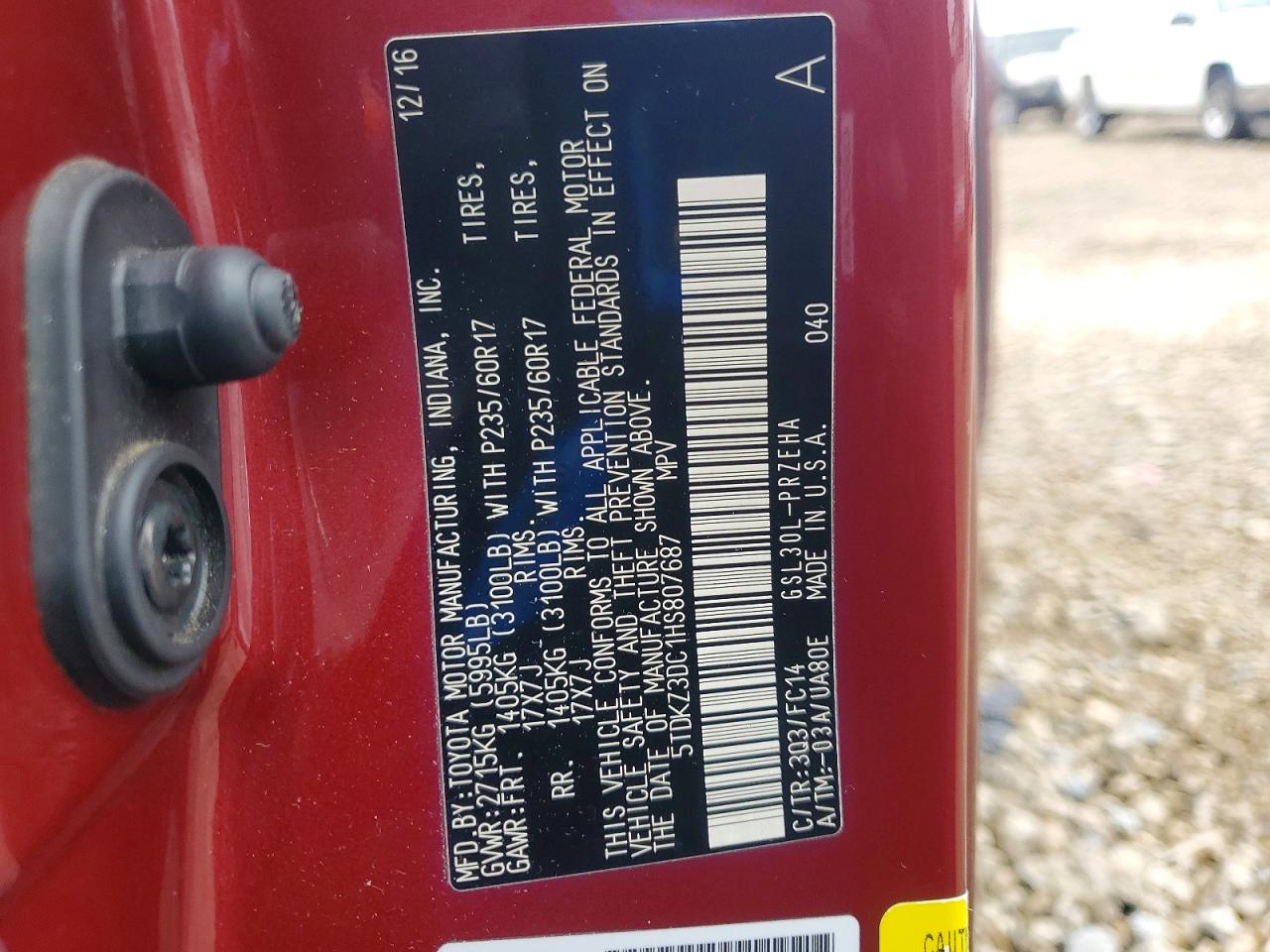 2017 TOYOTA SIENNA LE photo 13