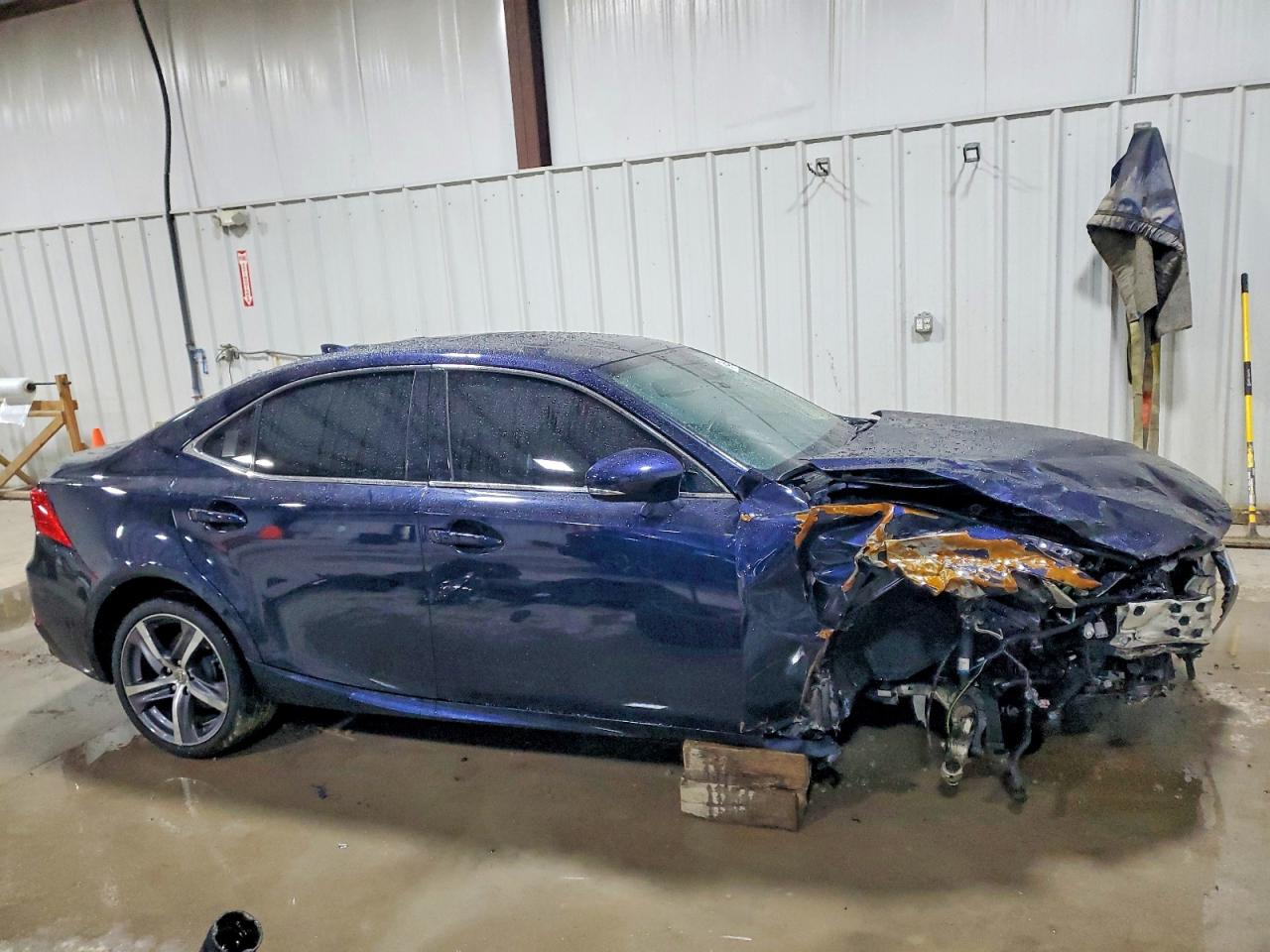 2017 LEXUS IS 300 photo 4