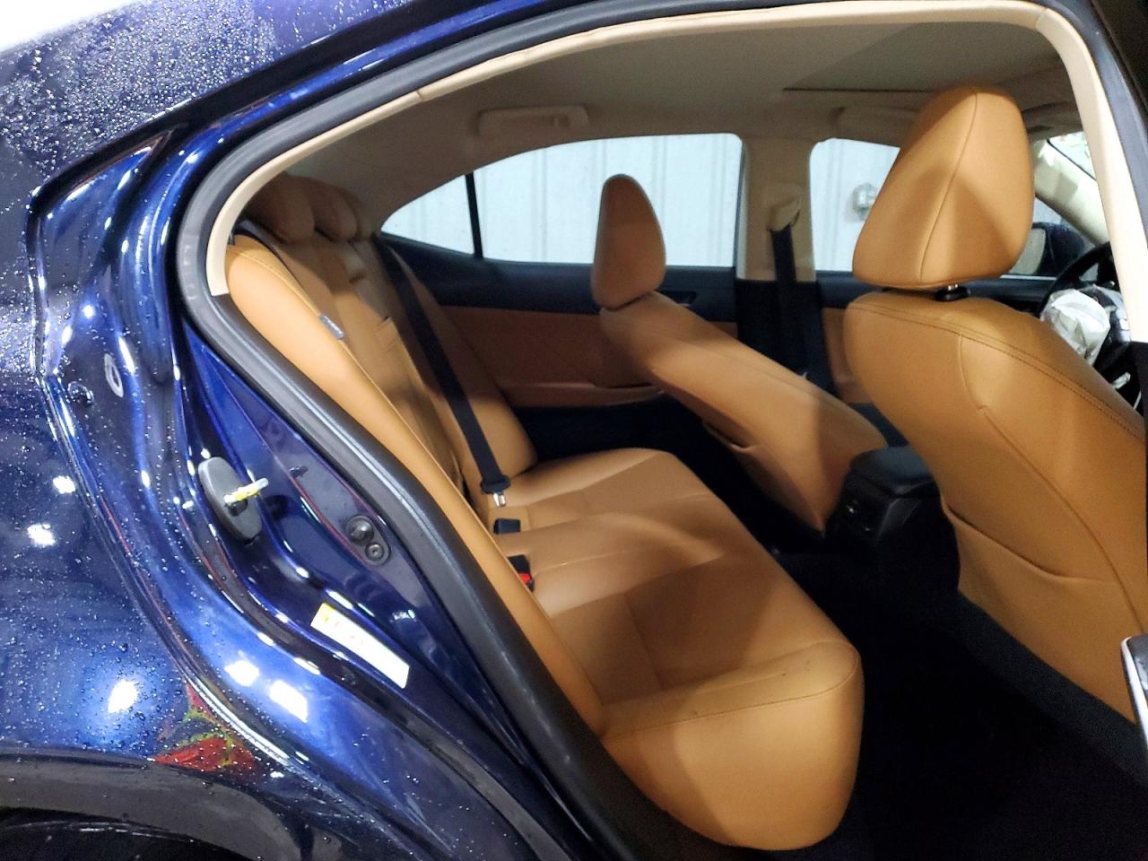 2017 LEXUS IS 300 photo 10