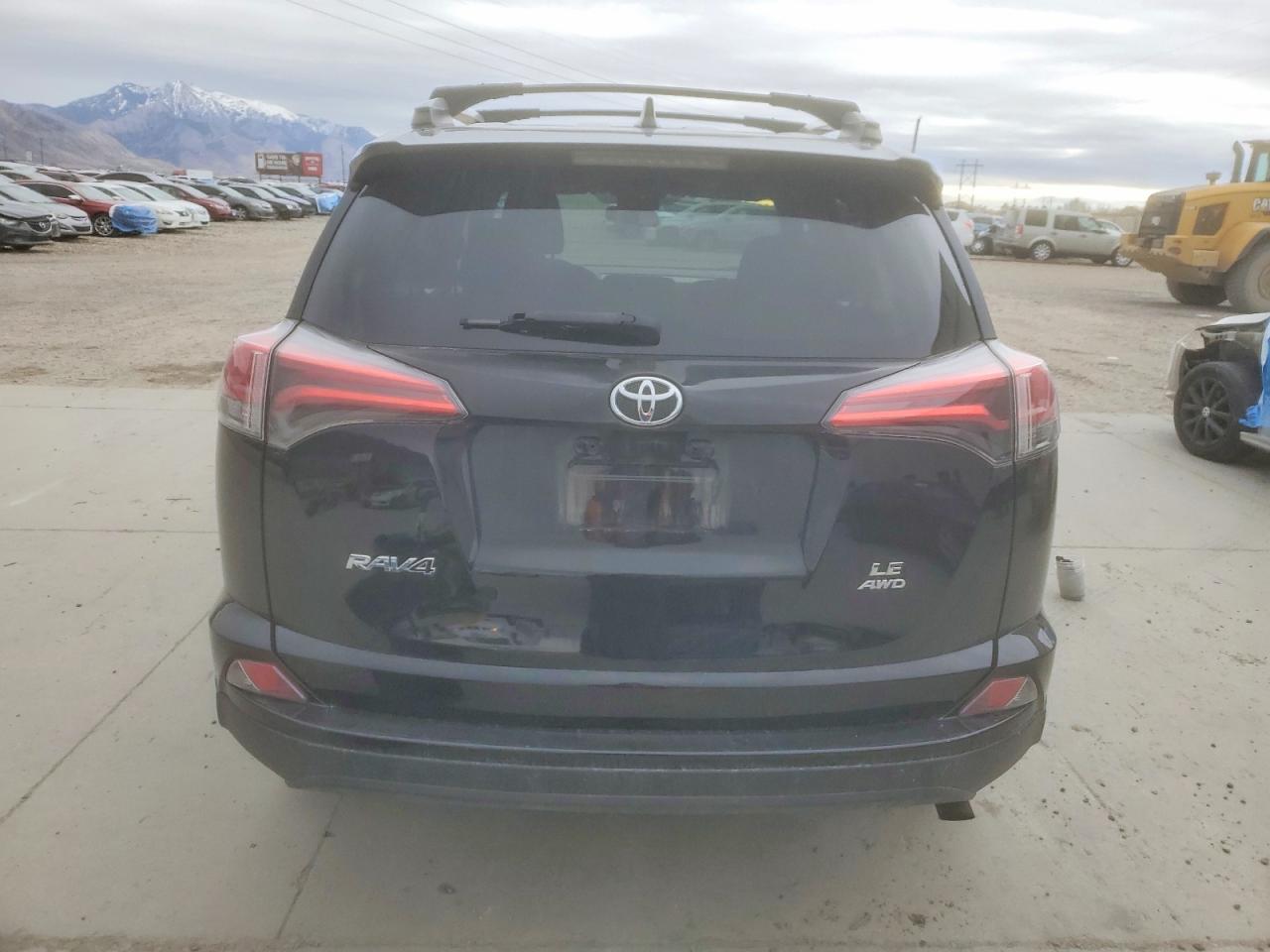 2018 TOYOTA RAV4 LE photo 6