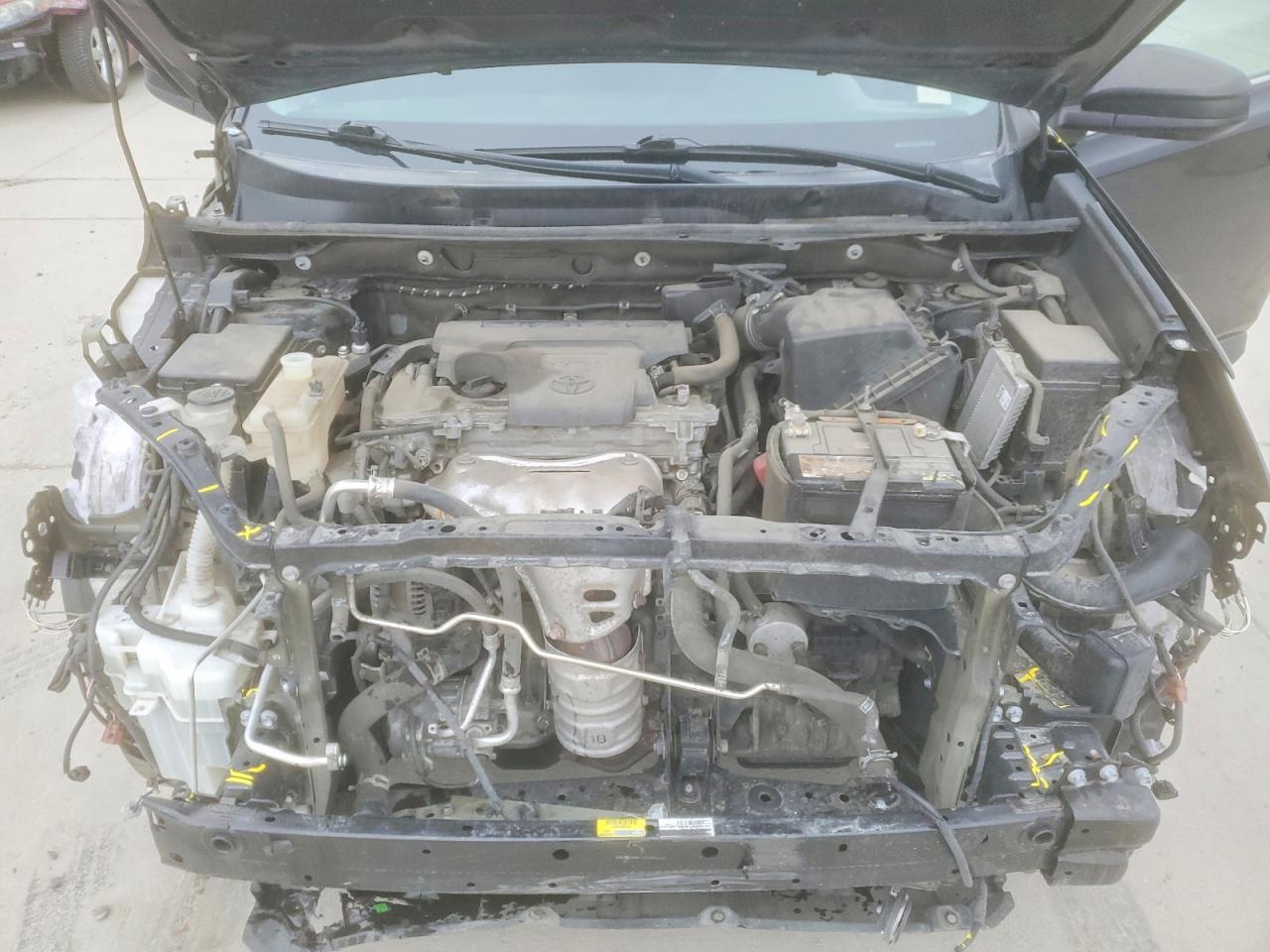 2018 TOYOTA RAV4 LE photo 11